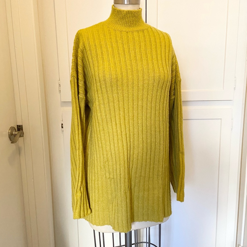 Oversized ribbed tunic sweater